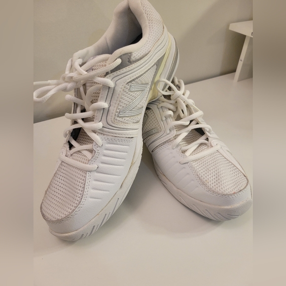 NB Tennis 1005 - Picture 1 of 9